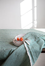 Nappe en lin rayée à bords bruts - Matériau lin, rayures multicolores, lavable en machine