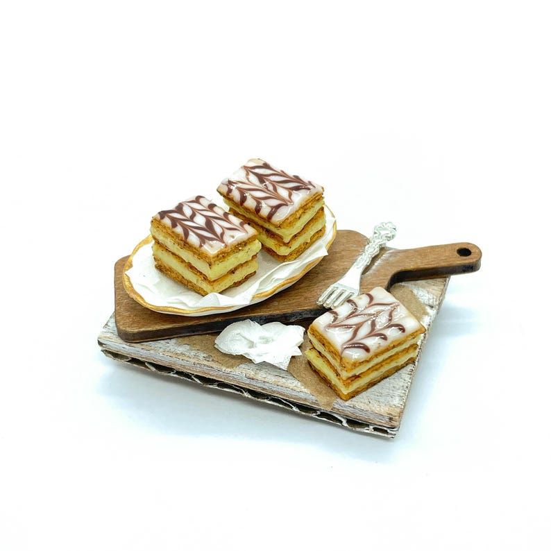 Magnet frigo miniature millefeuille, accessoire maison de poupée 1:12, pâtisserie française artisanale