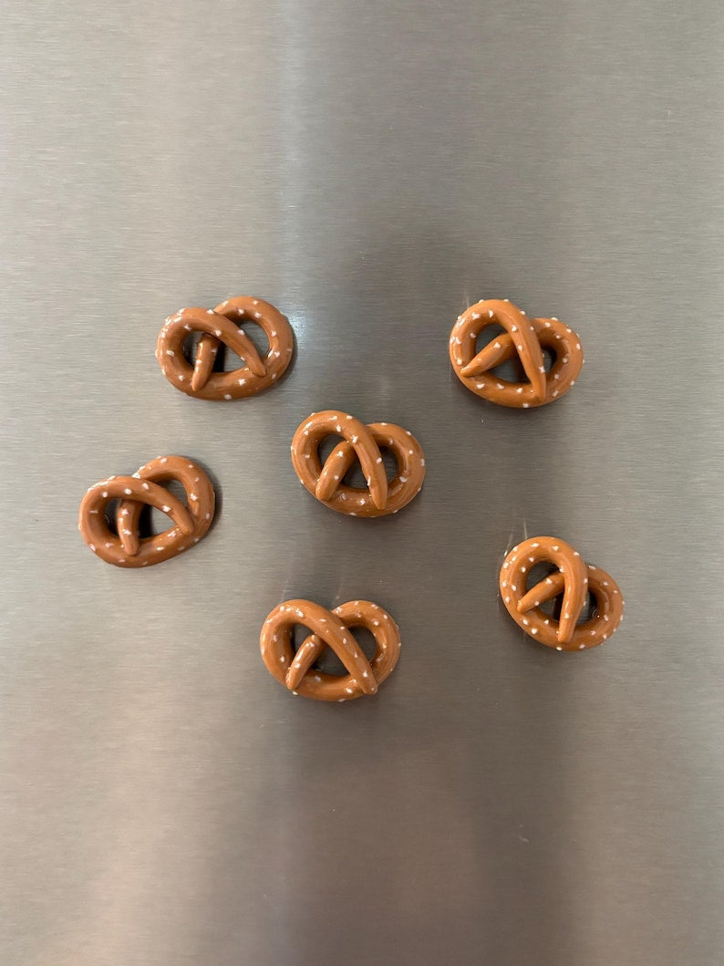 Lot de 3 aimants réfrigérateur en pâte polymère - Bretzel, brioche à la cannelle, grain de café