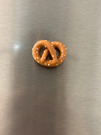 Lot de 3 aimants réfrigérateur en pâte polymère - Bretzel, brioche à la cannelle, grain de café