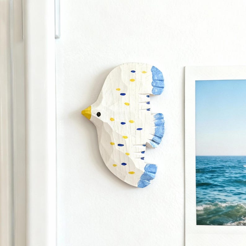 Aimant de réfrigérateur mouette peint à la main, décoration de cuisine côtière, 8 cm × 5,5 cm, bois