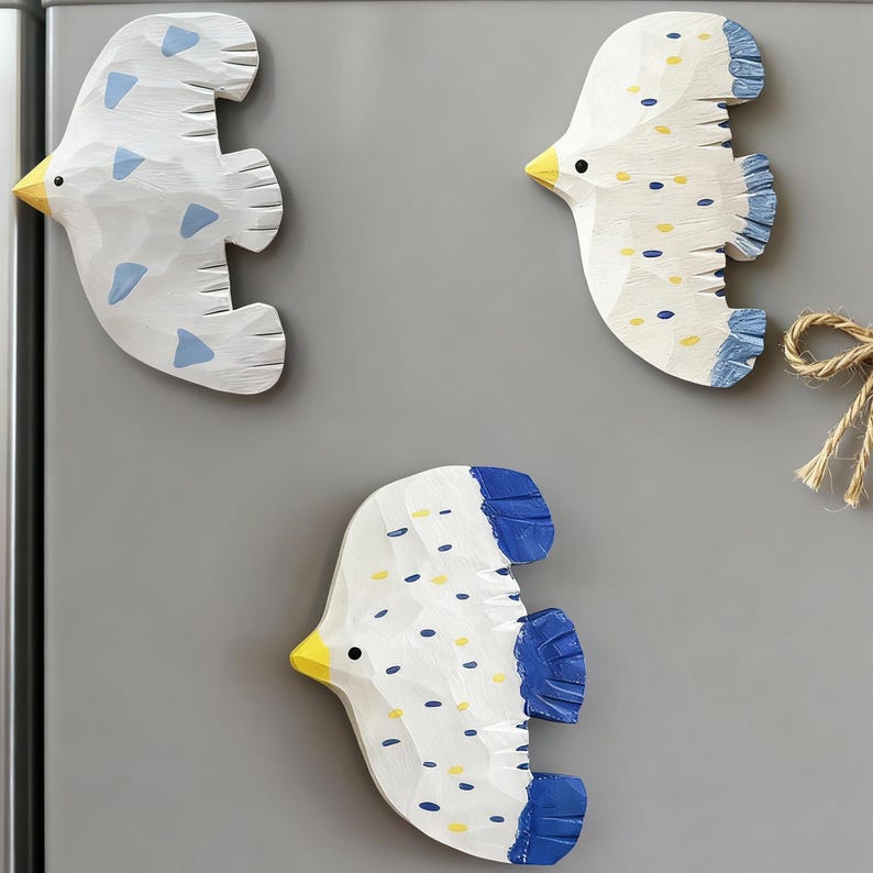 Aimant de réfrigérateur mouette peint à la main, décoration de cuisine côtière, 8 cm × 5,5 cm, bois