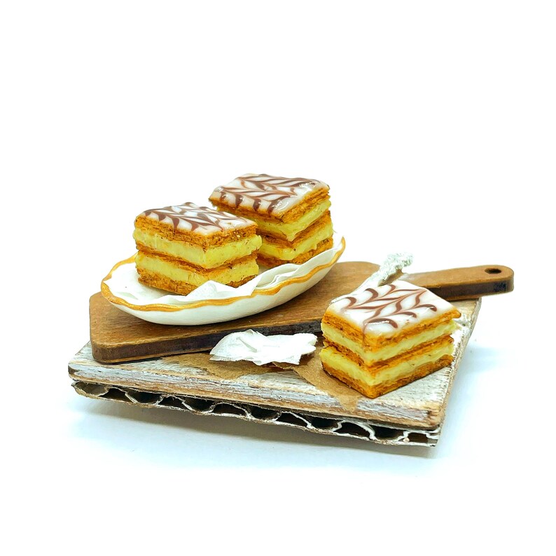 Magnet frigo miniature millefeuille, accessoire maison de poupée 1:12, pâtisserie française artisanale