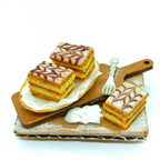 Magnet frigo miniature millefeuille, accessoire maison de poupée 1:12, pâtisserie française artisanale