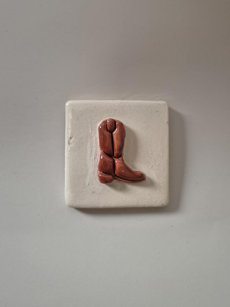 Aimant de réfrigérateur en céramique artisanale mini carreau 5x5 cm – Botte de cowboy, teckel, smiley ou cœur