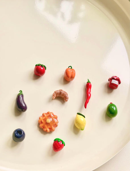 Mini aimants alimentaires en pâte polymère pour réfrigérateur - croissant, olive, myrtille