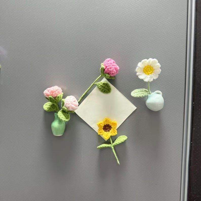 Aimants pour réfrigérateur fleurs au crochet avec vase en céramique, fleurs amovibles, décoration de cuisine