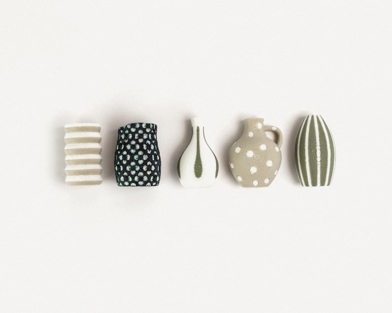 Lot de 5 Mini Vases Aimantés 3cm – Magnets Déco Frigo – Unis ou Bicolores