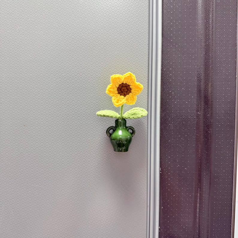 Aimants pour réfrigérateur fleurs au crochet avec vase en céramique, fleurs amovibles, décoration de cuisine