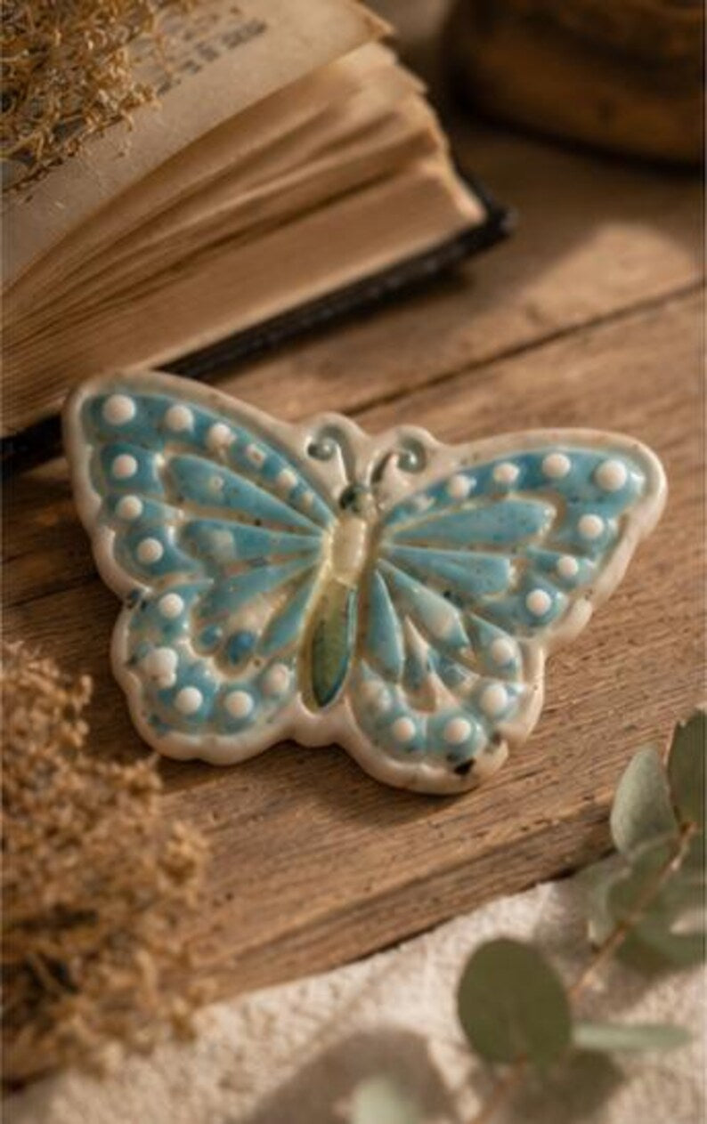 Aimant décoratif papillon en céramique - Magnet artisanal coloré