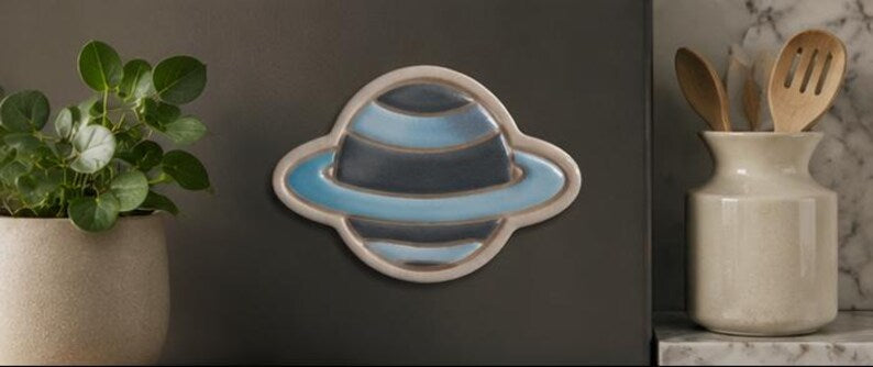 Magnets Espace en céramique artisanale – Astronaute, Fusée, OVNI, Planète, Lune, Satellite