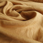 Nappe en lin ocre jaune avec ourlets profonds 4 cm et coins à onglet, 100% lin, lavable en machine