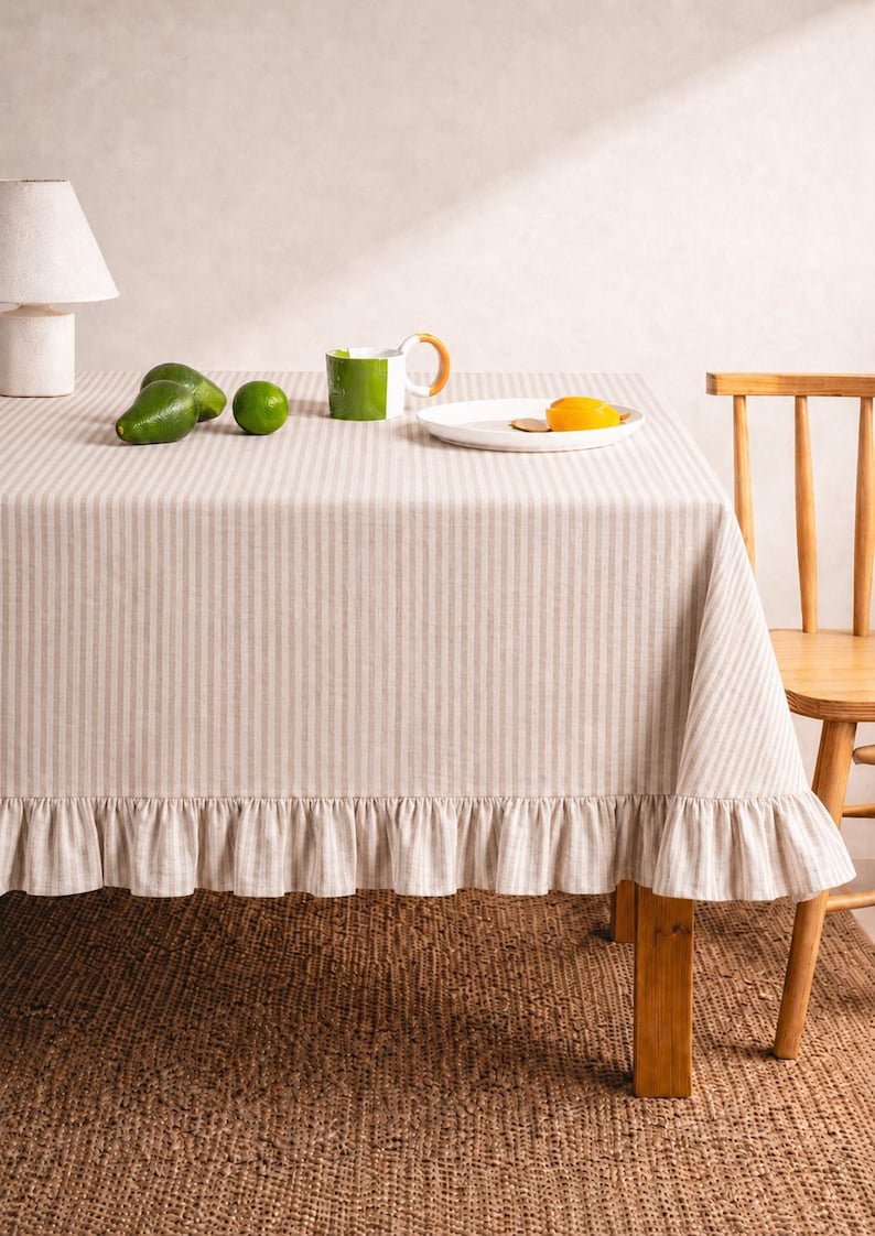 Nappe rayée à volants beige crème, décoration de table rectangulaire