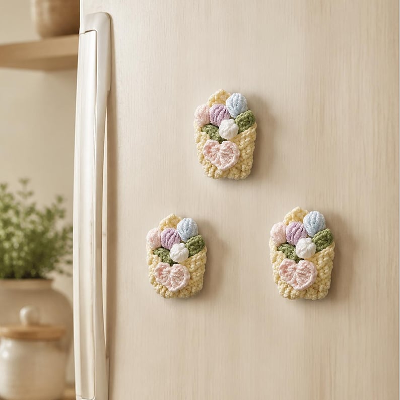 Aimant pour réfrigérateur bouquet au crochet fait main, fleur en coton crème neutre, accessoire de cuisine