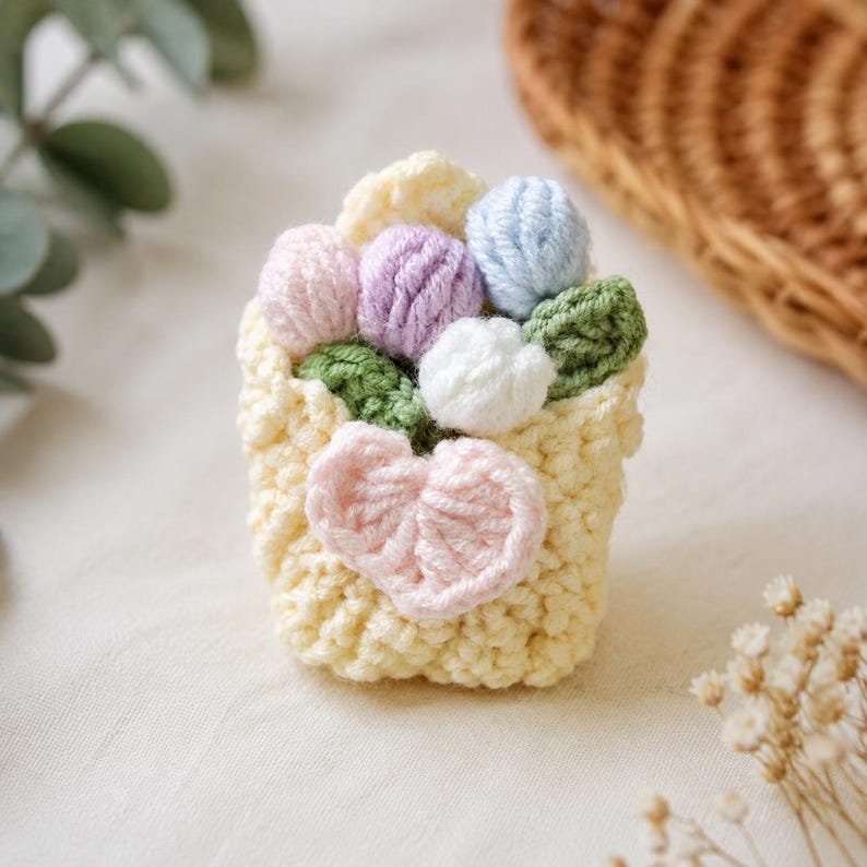 Aimant pour réfrigérateur bouquet au crochet fait main, fleur en coton crème neutre, accessoire de cuisine
