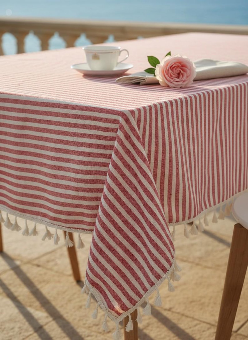 Nappe Rectangulaire Rayée en Coton et Lin avec Pompons